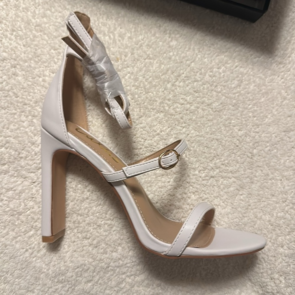 NWT White LULUS heels